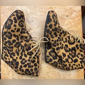 Bella Marie size 9 Leopard Cloth Wedges